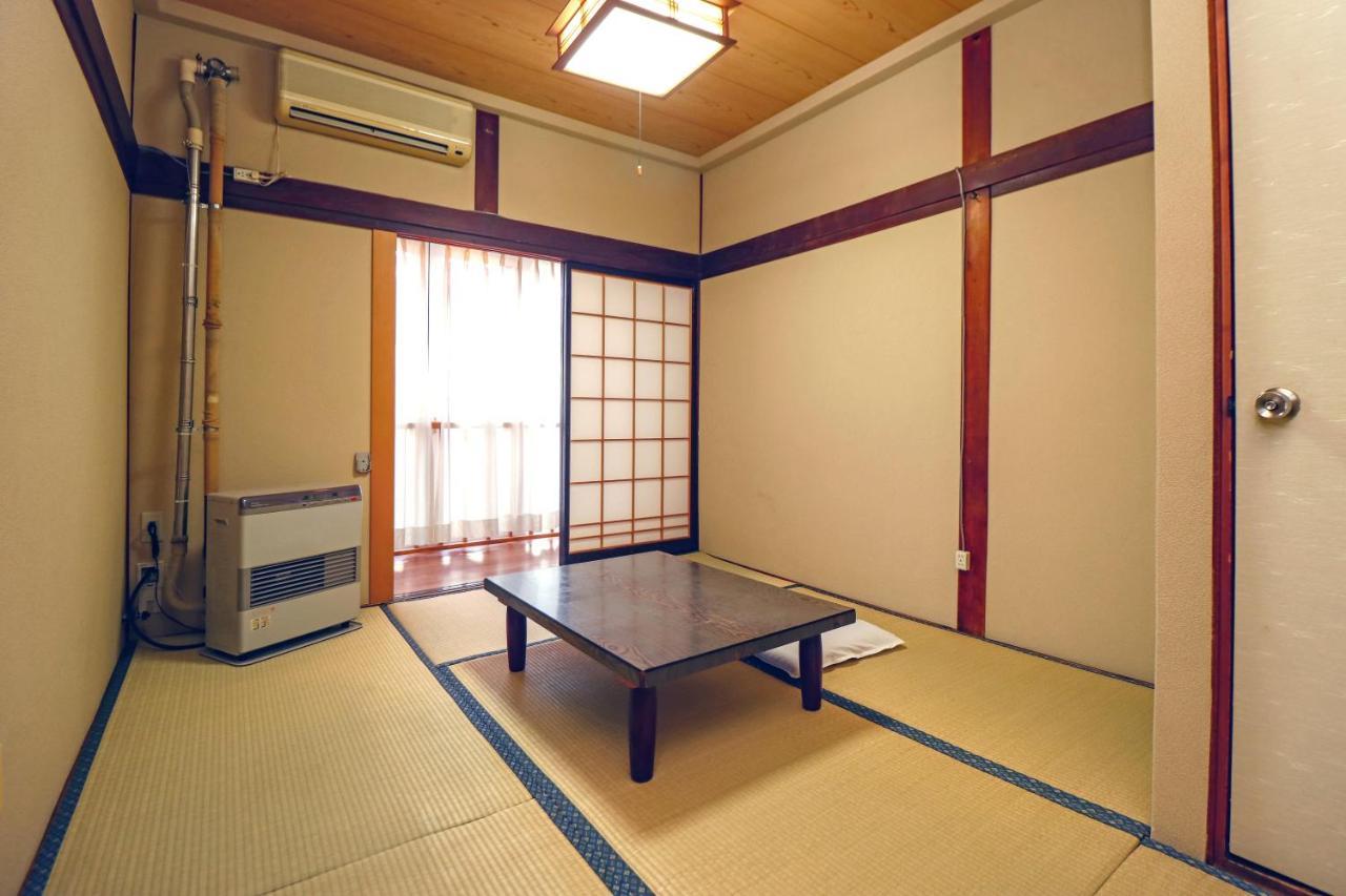Kobori Ryokan Хіросакі Екстер'єр фото